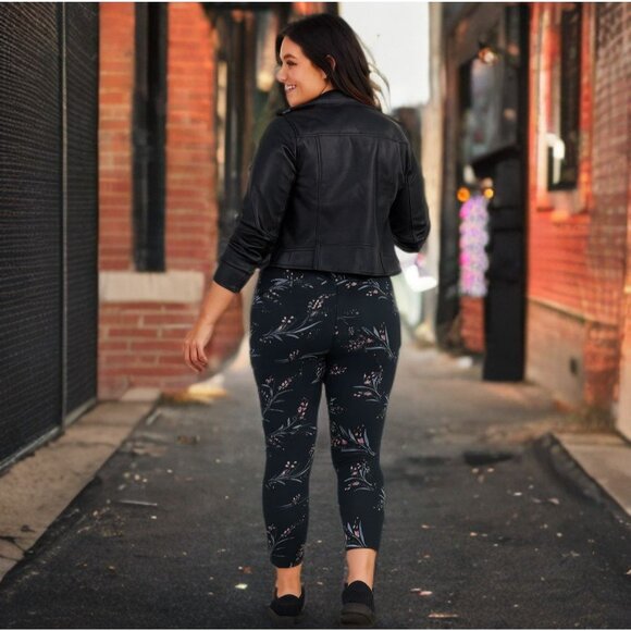 Torrid Studio Ponte Slim Hi-Rise Leggings Cropped Pixie Pull-On Floral Pants Lg - Picture 1 of 10